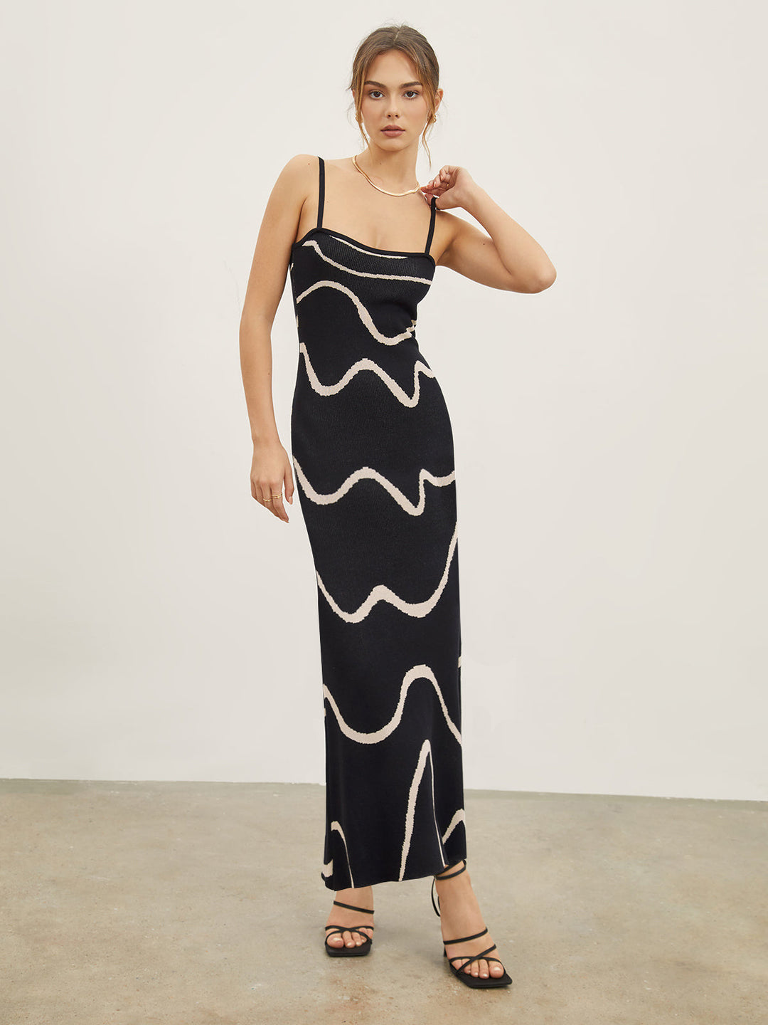 Damen Maxikleid mit modernem Wellenmuster und feinen Spaghettiträgern R&B