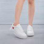 Damen Sneakers mit herzförmigem Akzent und bequemer Laufsohle R&B