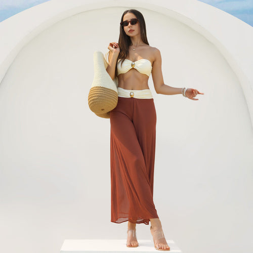 Damen Bandeau-Bikini mit elegantem Wickelrock und modischem Schmuckdetail R&B