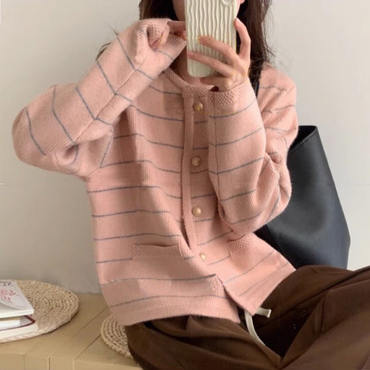Damen gemütlicher Cardigan mit feinen Streifen und praktischen Taschen R&B