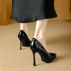 Damen stilvolle spitze High Heels mit glänzender Oberfläche