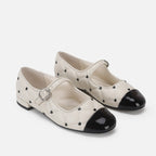 Damen Elegante Ballerinas mit verstellbarem Riemen und geschmackvollem Lackdetail R&B