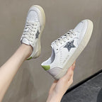 Damen Sneaker mit glitzerndem Sternenmotiv und flexiblem Sohlenprofil