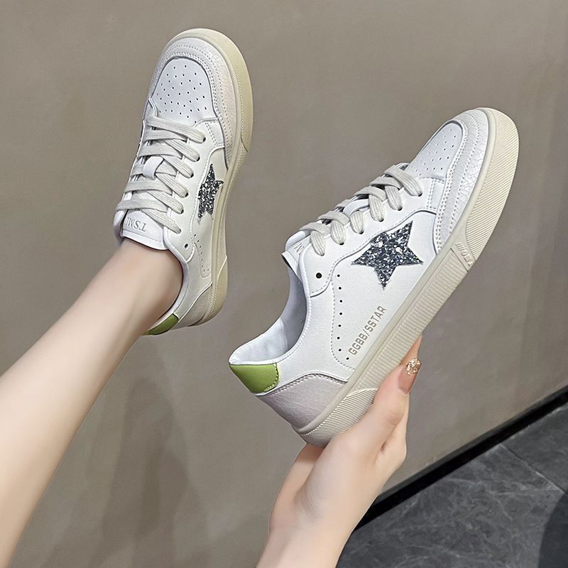 Damen Sneaker mit glitzerndem Sternenmotiv und flexiblem Sohlenprofil