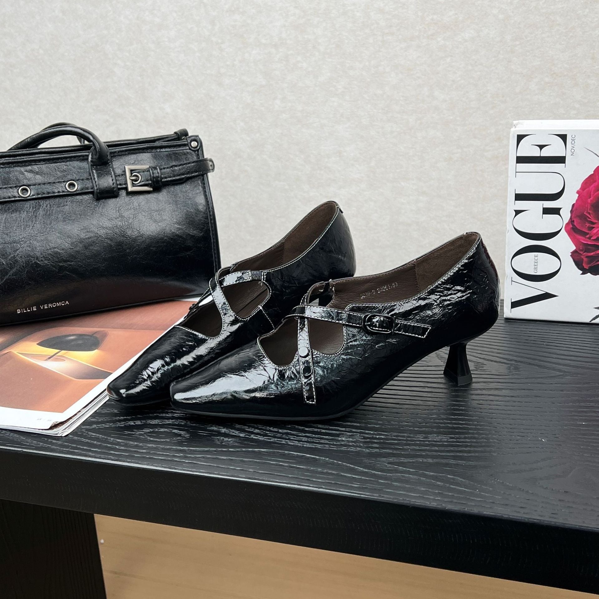 Damen elegante Ballerina Schuhe mit verstellbarem Riemen und glänzendem Obermaterial R&B