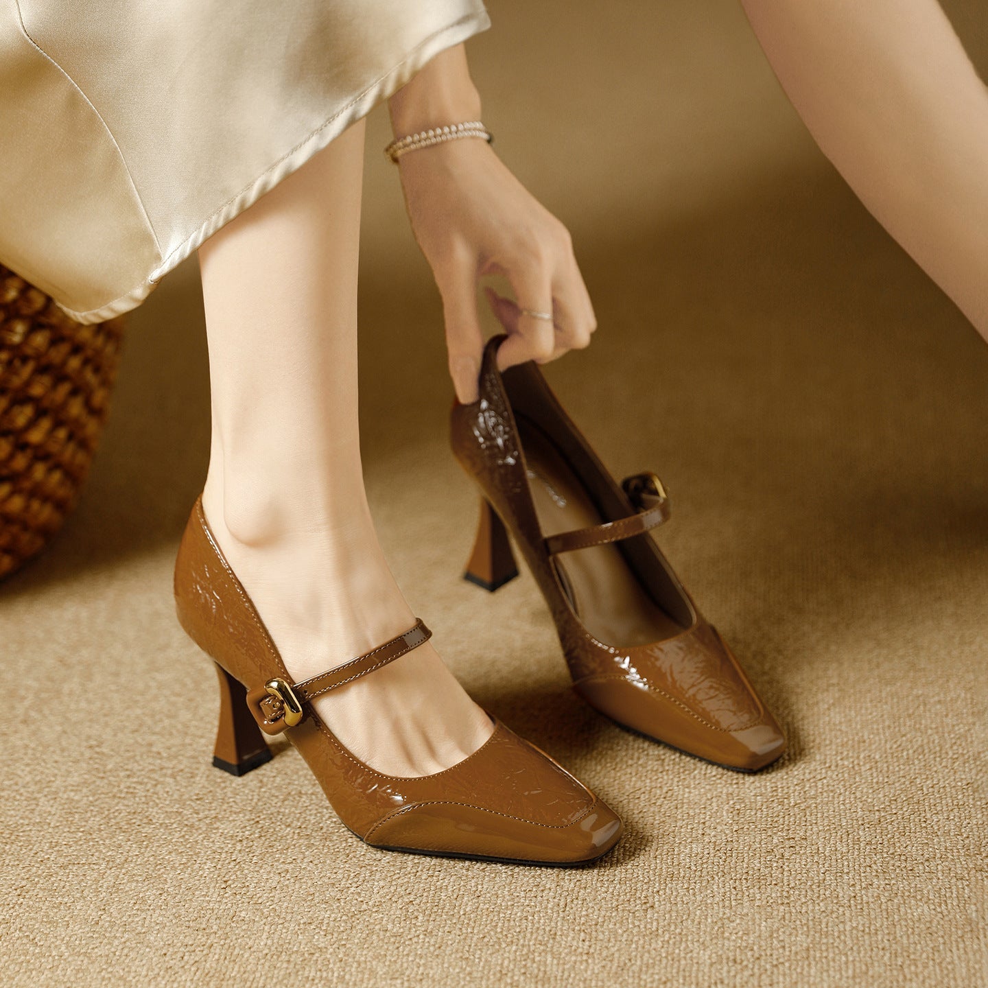 Damen elegante Mary Jane Pumps mit glänzendem Blockabsatz und modischem Riemendesign