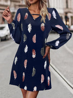 Damen Kleid mit modischem Federprint und edlen V-Ausschnitt R&B