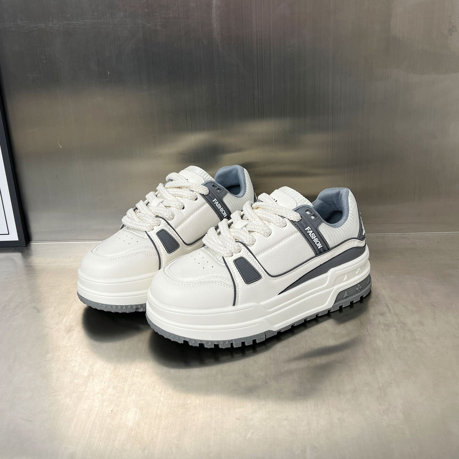 Damen modische Sneakers mit dickem Plateau und atmungsaktiver Obermaterialbeschaffenheit R&B
