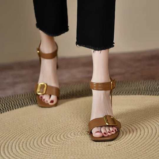 Damen elegante Sandalen mit breitem Riemen und markanter Schnalle R&B