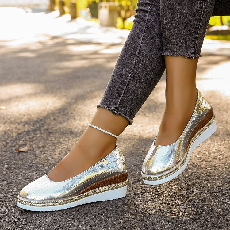 Damen Sneaker mit modernem glänzendem Obermaterial und komfortabler Sohle R&B