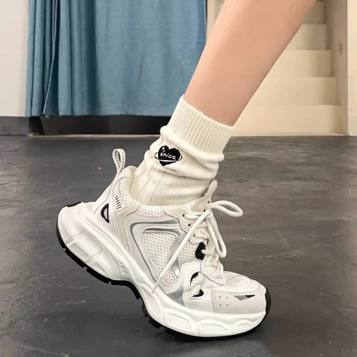 Damen Sportliche Laufschuhe mit atmungsaktiver Mesh-Oberfläche und dämpfender Sohle R&B