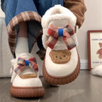 Damen Kuschelige Hausschuhe mit süßem Bärenmotiv und kariertem Schleifen-Detail R&B
