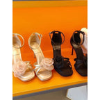 Damen elegante Sandalen mit floralem Akzent R&B
