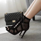 Damen Peep-Toe Stiefeletten aus atmungsaktivem Netzmaterial mit eleganten Schnürdetails R&B