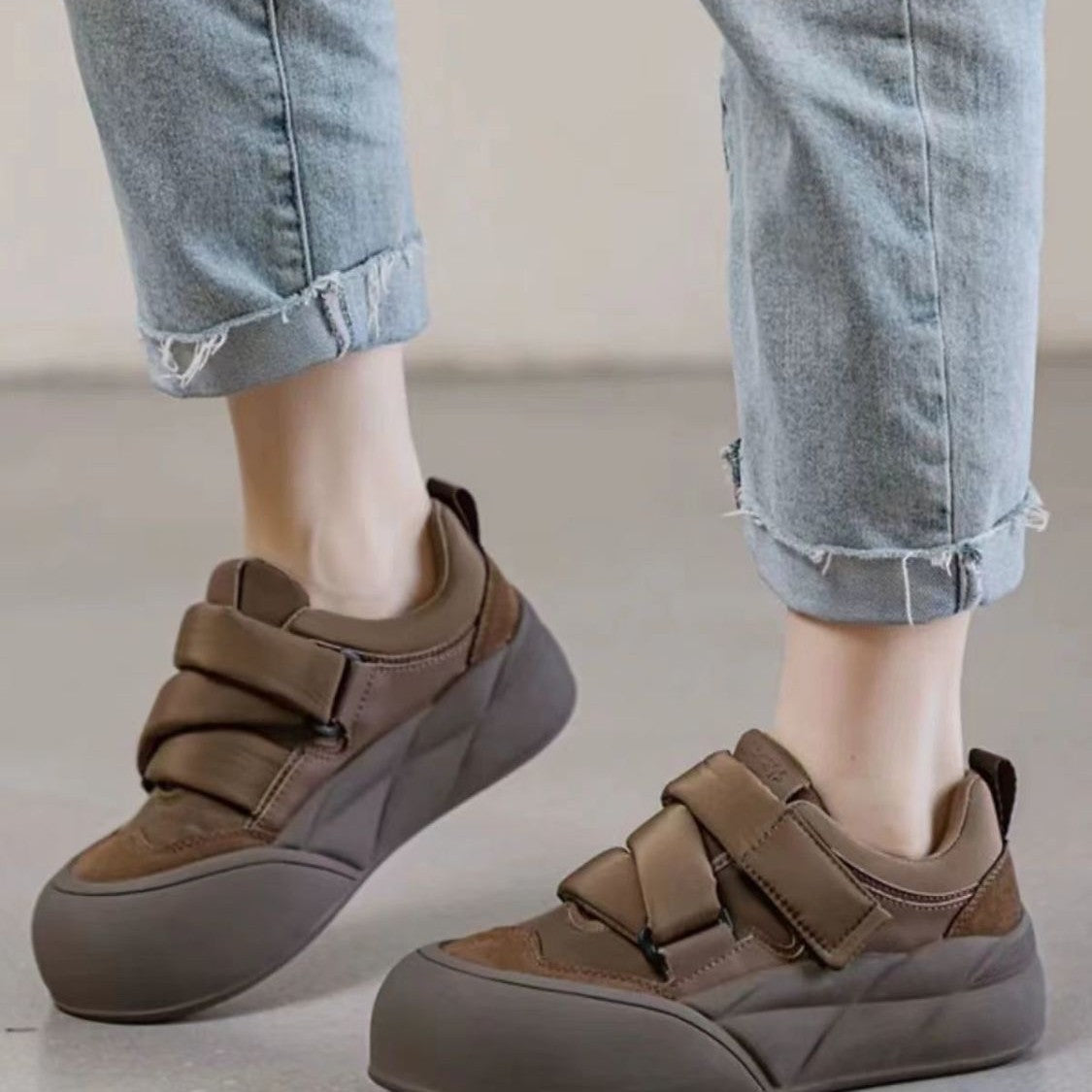 Damen Sneakers mit doppeltem Klettverschluss und modischem Design