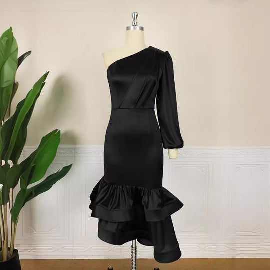 Damen Exquisites Satin-Kleid mit asymmetrischem Design und voluminösem Rüschen-Saum R&B