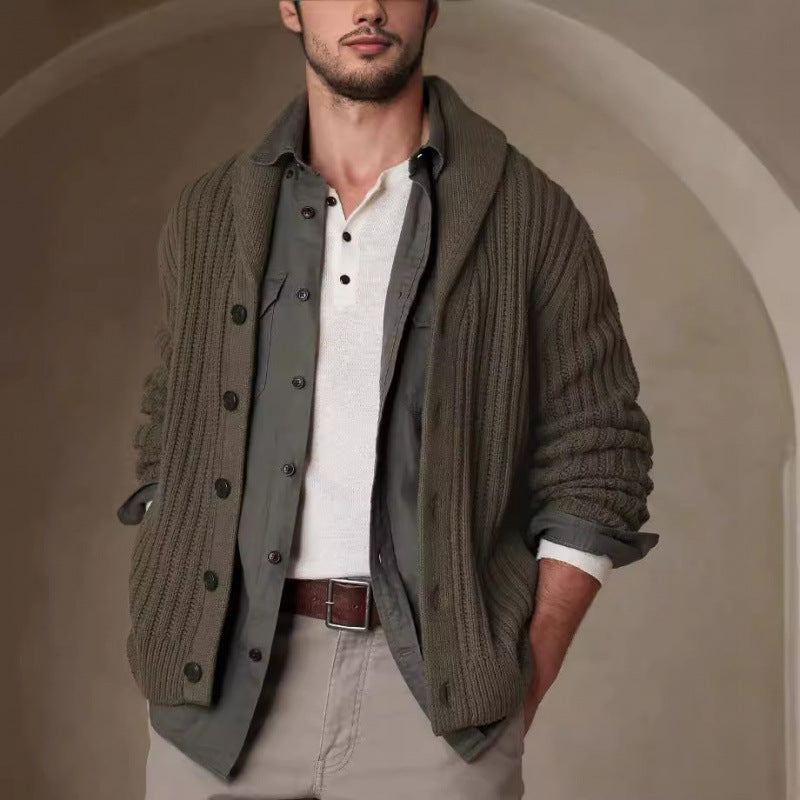 Herren Strickjacke mit modernen Zopfmuster und klassischem Umlegekragen R&B