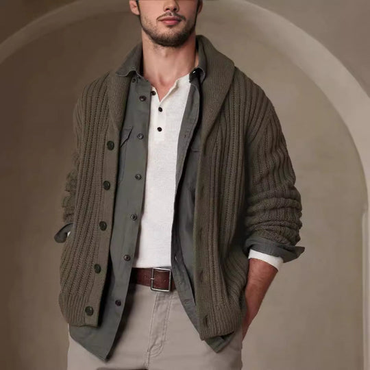 Herren Strickjacke mit modernen Zopfmuster und klassischem Umlegekragen R&B