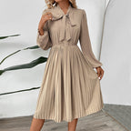 Damen Faltenrock-Kleid mit eleganter Halsbinde und langen Ärmeln