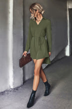 Damen Blusenkleid mit taillierter Schnürung und eleganter Knopfdetailierung R&B