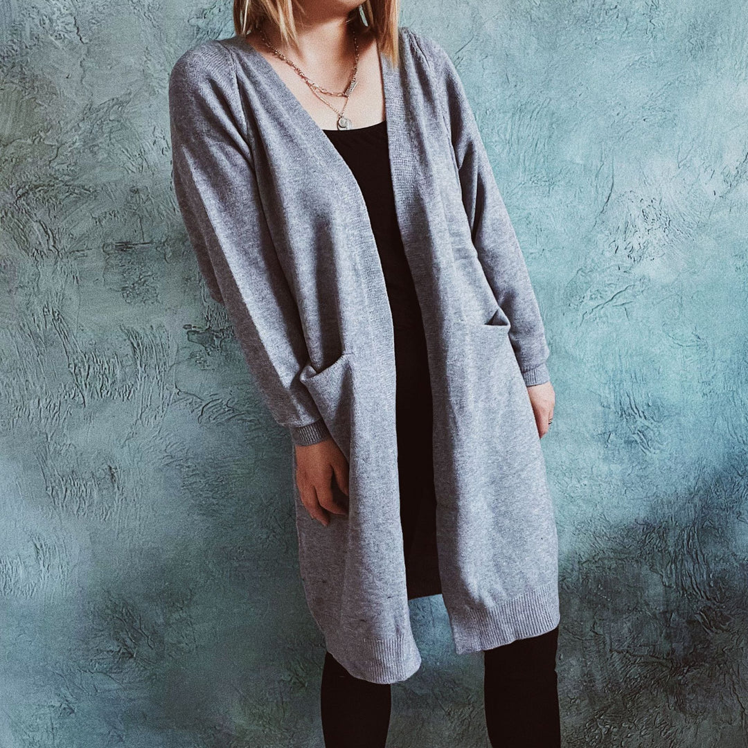 Damen lässige Strickjacke mit tiefem Schnitt und praktischen Taschen R&B