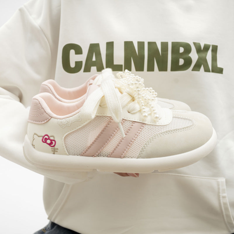 Damen Sneakers mit verspielten Perlenverzierungen und floralem Design