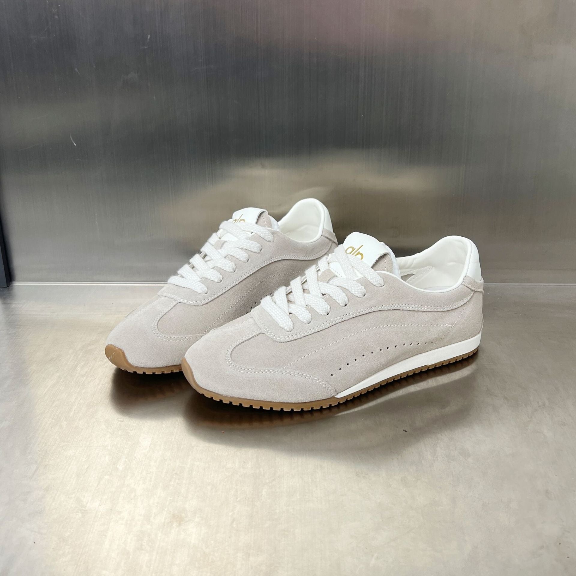 Damen Sportive Sneakers aus hochwertigem Wildleder mit rutschfester Sohle R&B