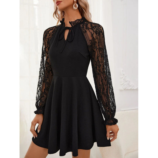 Damen Kleid mit Spitzenärmeln und Taillenschnitt R&B