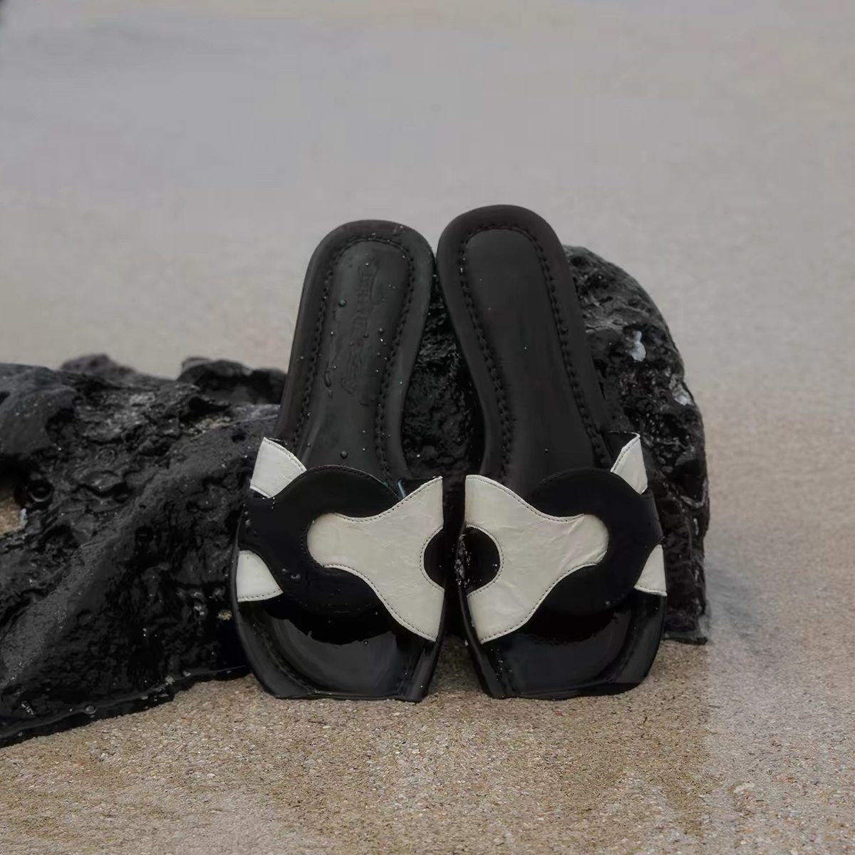 Damen modische Pantoletten mit geschwungenem Riemendesign R&B
