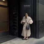 Damen Oversized Trenchcoat mit detailreichen Drapierungen und modischem Schnitt R&B