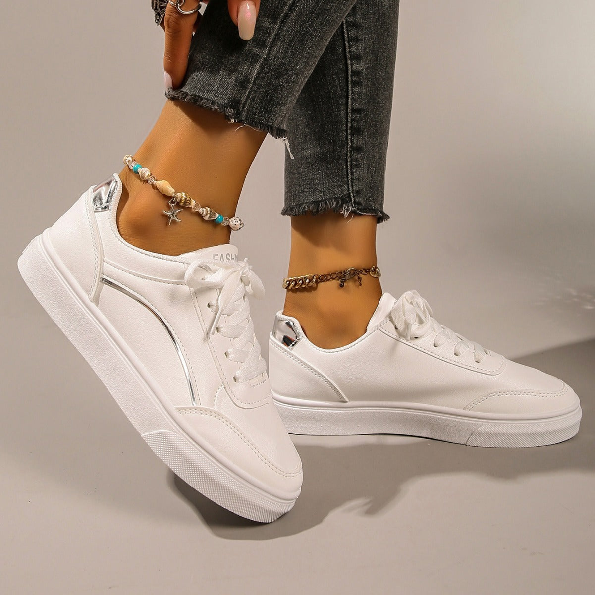 Damen Sneakers mit elegantem Metallic-Detail und rutschfester Sohle R&B