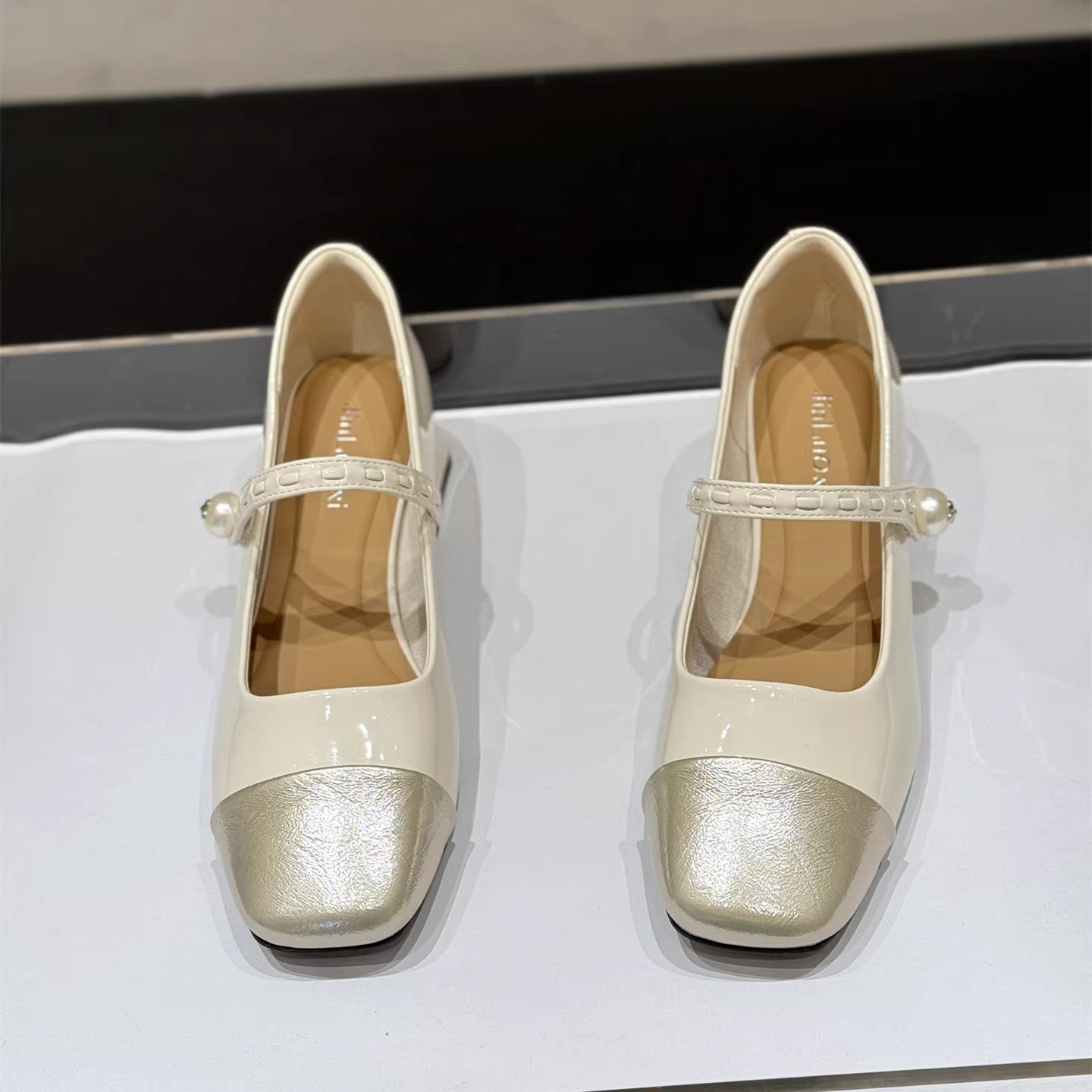 Damen elegante Mary Janes mit modischem Riemen und glänzender Vorderkappe R&B