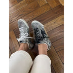 Damen Sneakers mit glitzerndem Design und kontrastierenden Schnürsenkeln R&B