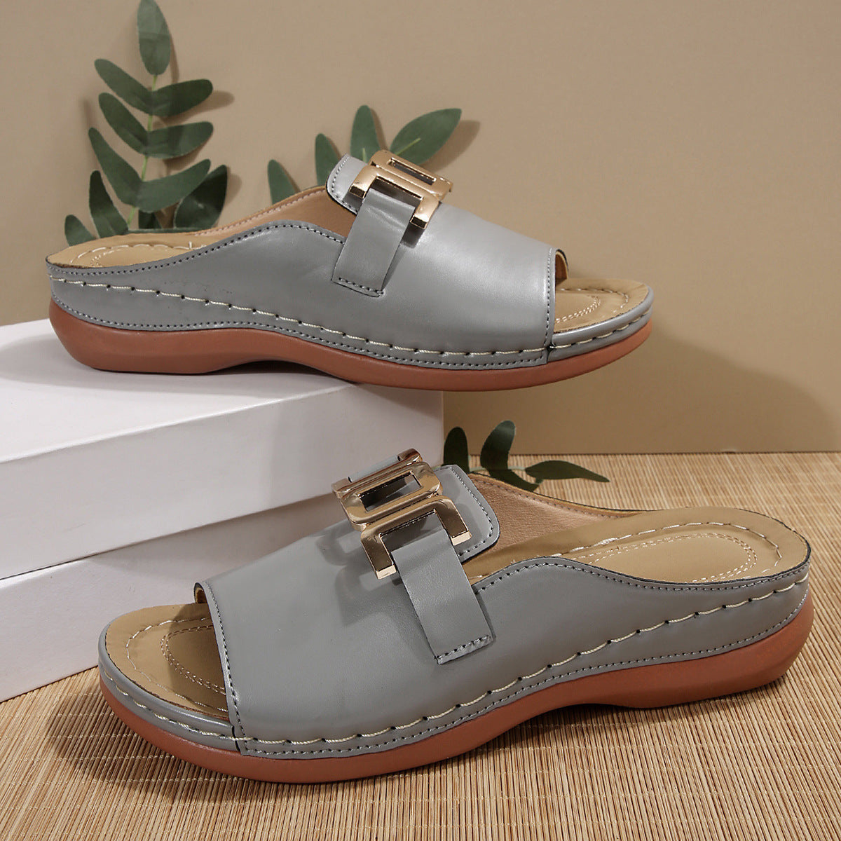 Damen Bequeme Schlupfsandalen mit modischem Schnallen-Detail EB
