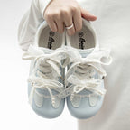 Damen Sneakers mit verspielter Spitze und innovativem Schnürsystem