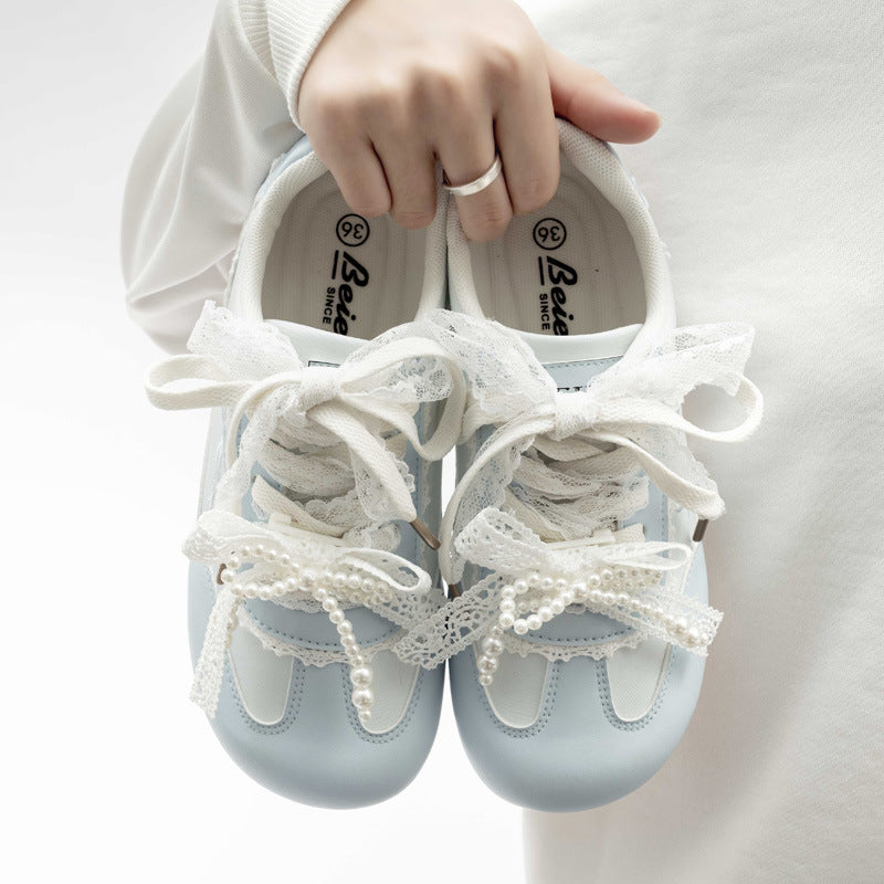 Damen Sneakers mit verspielter Spitze und innovativem Schnürsystem