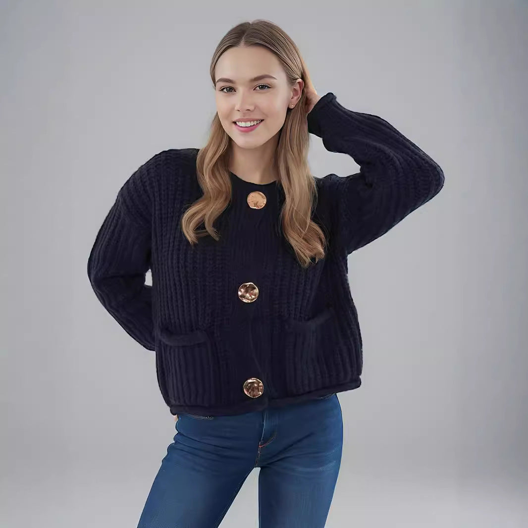 Damen Strickjacke mit kreativen Knopfdetails und seitlichen Taschen R&B