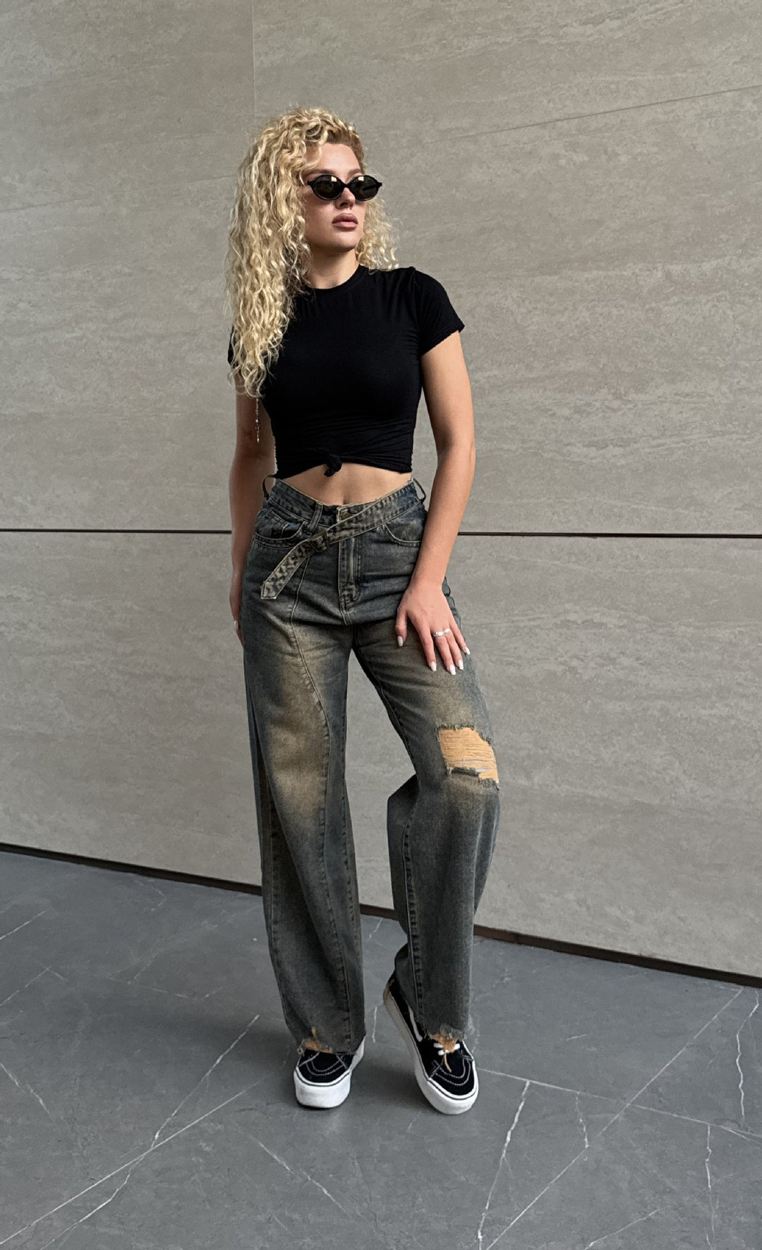 Damen Lässige Baqugy-Jeans mit modischen Rissdetails und Gürtel R&B