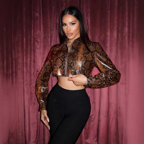 Damen cropped Kunstlederjacke im Schlangenprint R&B