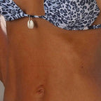 Damen Triangel-Bikini mit tierischem Druck und verspielten BindR&Bändern R&B
