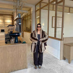 Damen luxuriöser Kunstfellmantel mit breitem Kragen und eleganten Details R&B