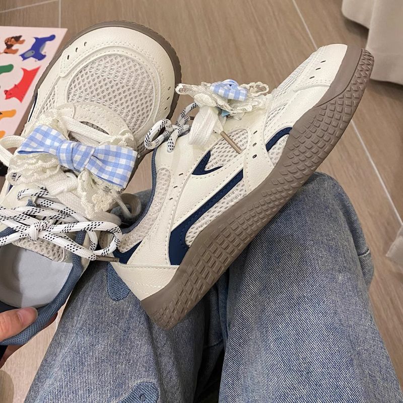 Damen Sneakers mit verspielt floralem Design und innovativer Schnürung R&B