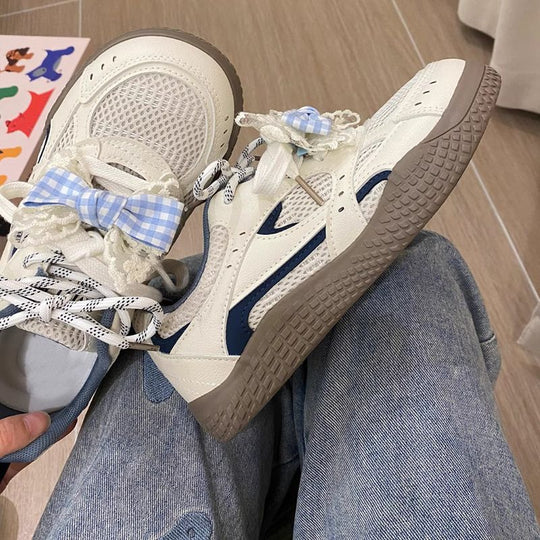 Damen Sneakers mit verspielt floralem Design und innovativer Schnürung R&B