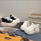 Damen Plattform Sneakers mit trendiger Gummi-Laufsohle und markantem Obermaterial R&B