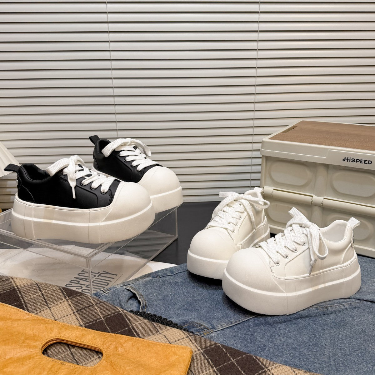 Damen Plattform Sneakers mit trendiger Gummi-Laufsohle und markantem Obermaterial R&B