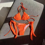 Damen Triangel-Bikini mit plissierten Details und goldenen Akzenten R&B