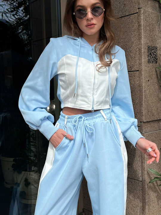Damen sportliches Set mit cropped Kapuzenjacke und weitem Hosen R&B