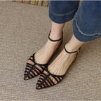 Damen Elegante und modische Sandaletten mit versetztem Riemendesign und komfortablem Absatz R&B