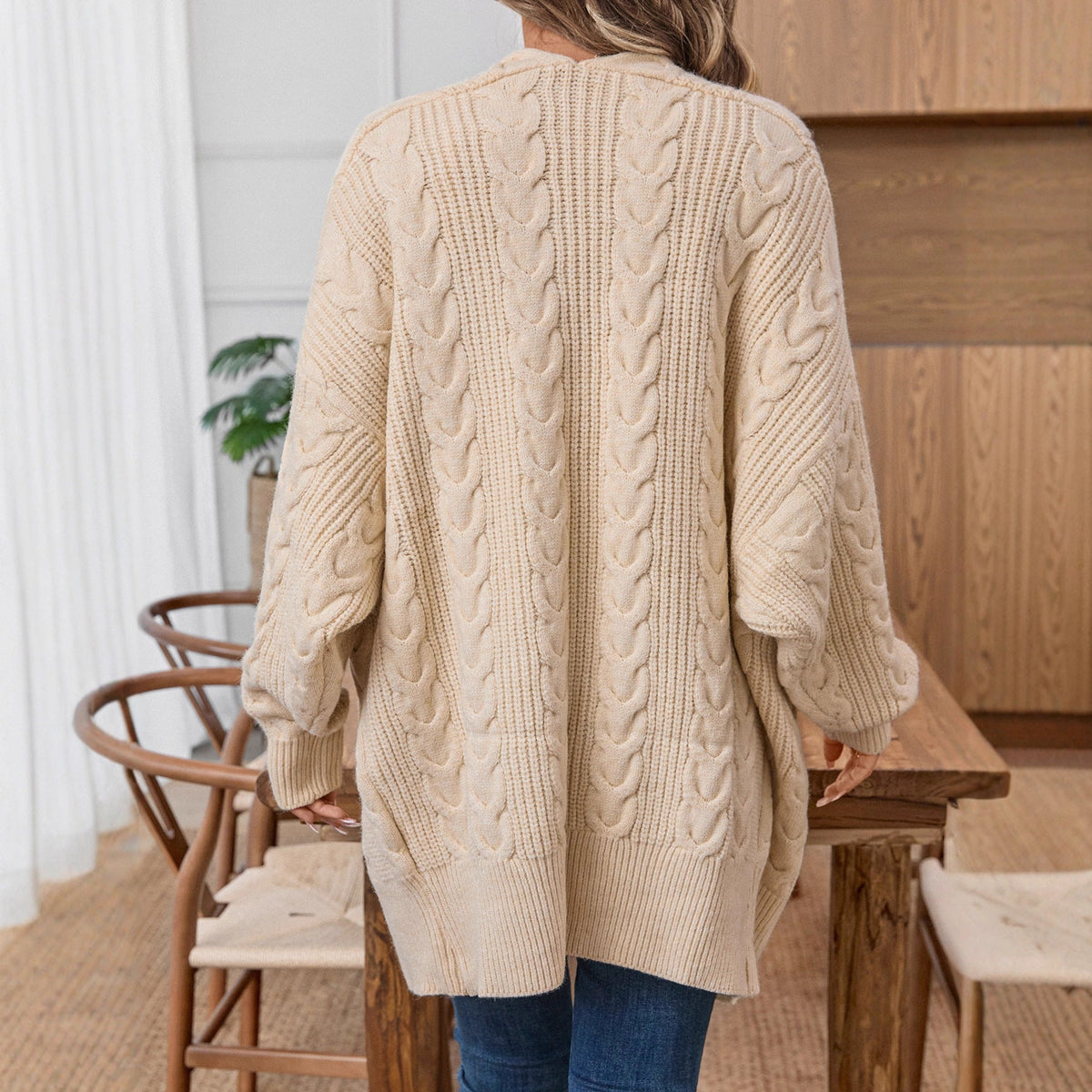 Damen Strickjacke mit kreativem Zopfmuster und lockerer Passform