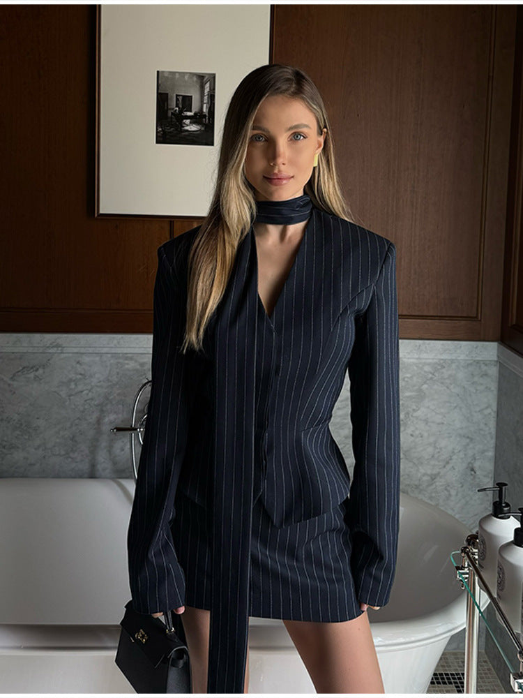 Damen Elegante Blazer-Shorts-Kombination mit schmalen Streifen und modernem Kragen R&B